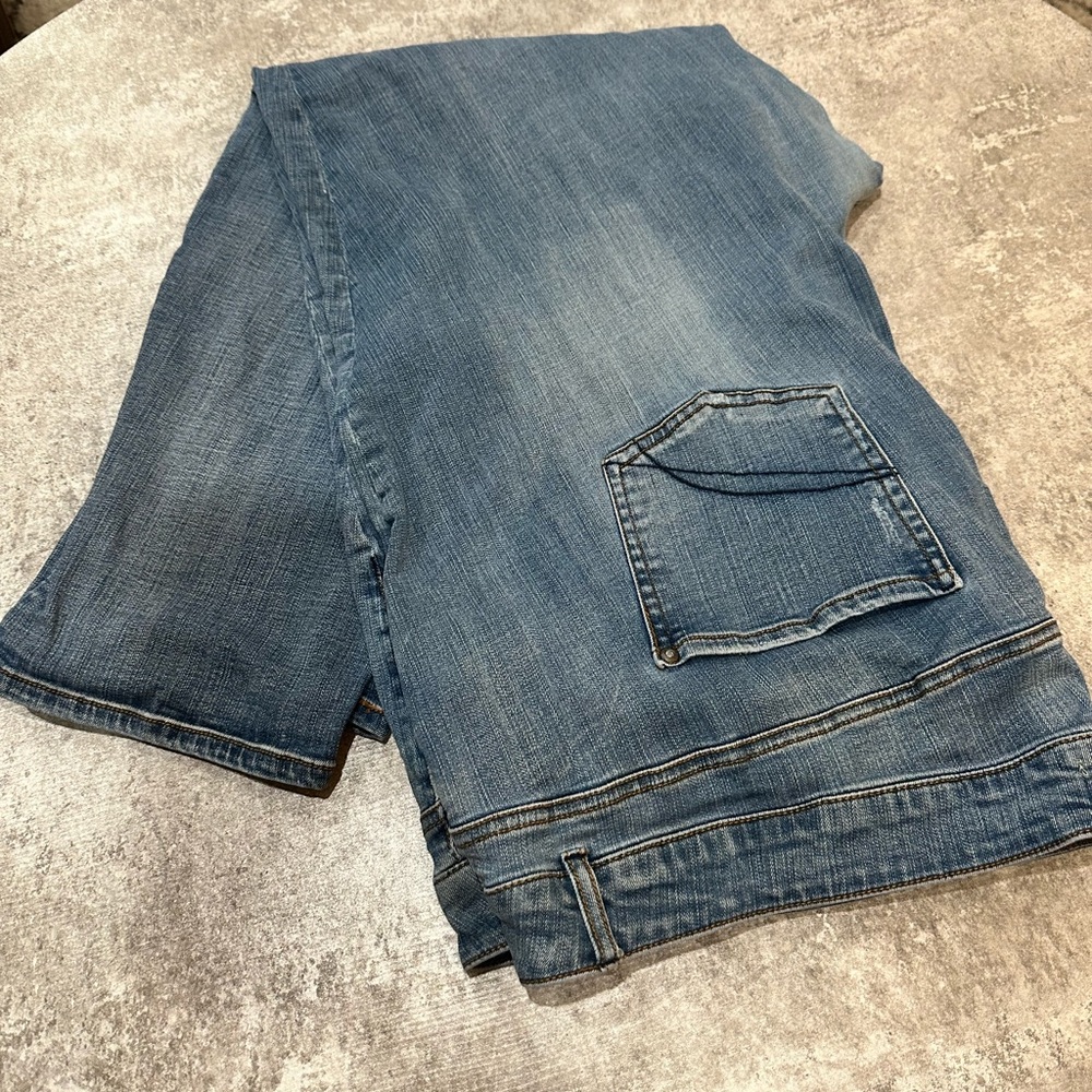 Women, loose fitting jeans